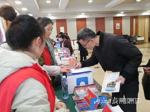 內江市市中區圖書館首次亮相兩會現場，提供專業文獻信息咨詢服務